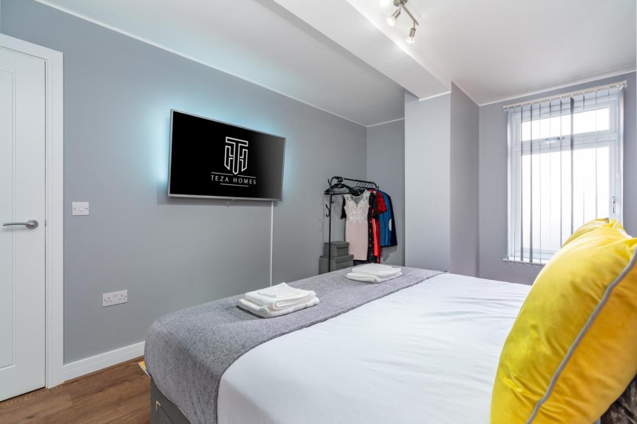 Large Apartment Near Stonehenge Amesbury Town Centre Smart Tvs Netflix Free Parking Exterior photo